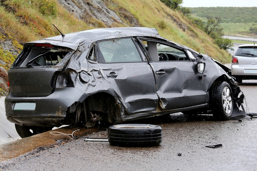 Un carro severamente dañado después de un accidente en Katy, TX.